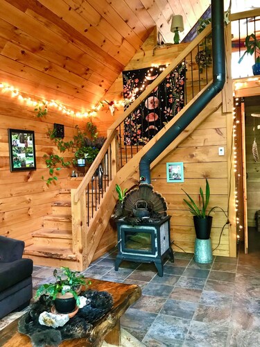 Private Rustic Cabin Near Smuggs • Cozy, Quiet, Pet Friendly