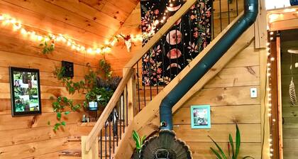 Private Rustic Cabin Near Smuggs • Cozy, Quiet, Pet Friendly