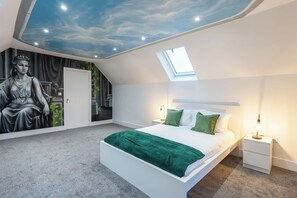 6 bedrooms, individually decorated, individually furnished, free WiFi - Trident Funhouse (Glastonbury)