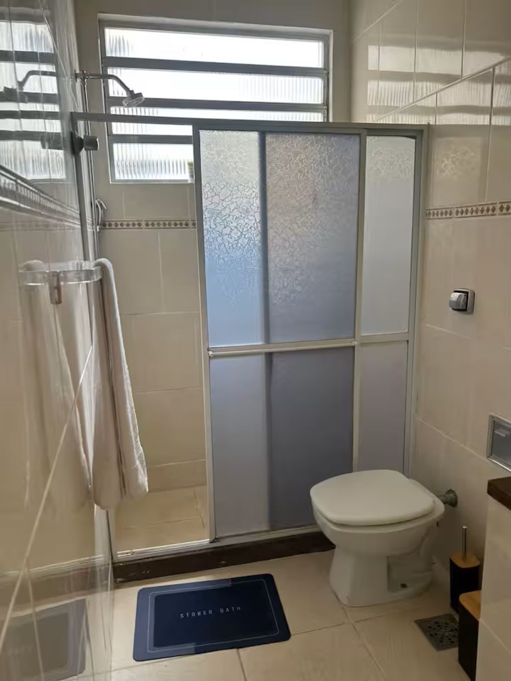 Ducha, secador de pelo, toallas