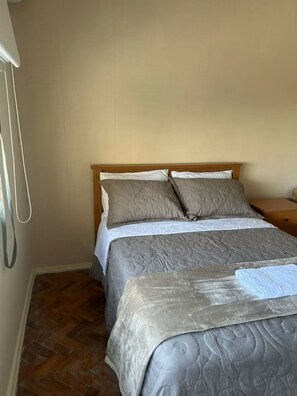 3 bedrooms, iron/ironing board, WiFi, bed sheets - Apartment between Copacabana Beach and the subway. (Rio de Janeiro)