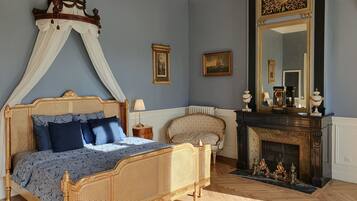 6 bedrooms, iron/ironing board, bed sheets
