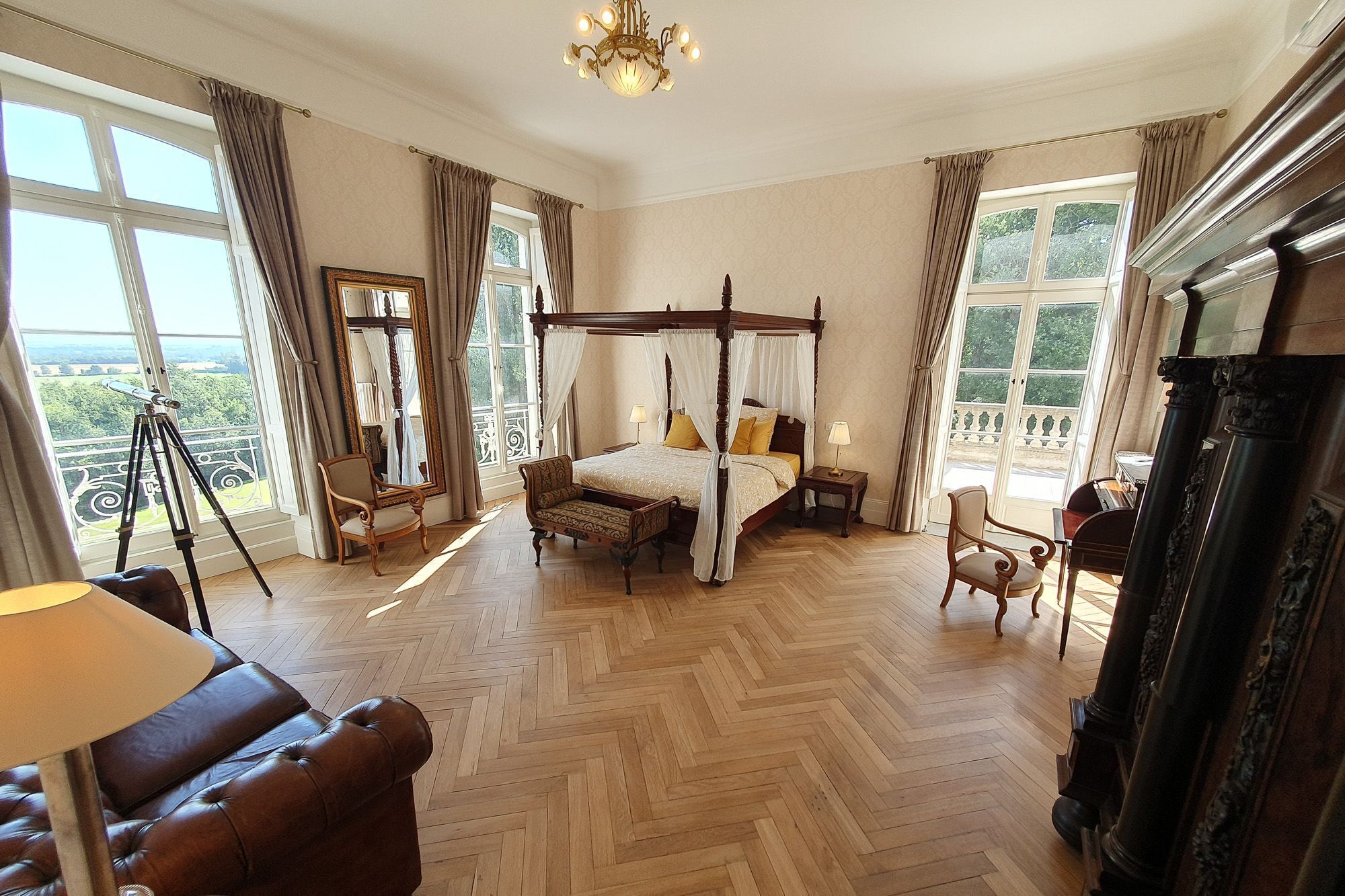 6 slaapkamers, een strijkplank/strijkijzer, beddengoed