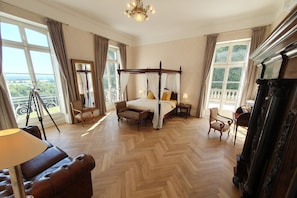 6 bedrooms, iron/ironing board, bed sheets