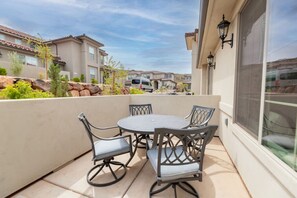 Outdoor dining - Spacious Getaway w/Heated Pool (Washington)