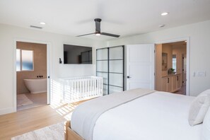 5 habitaciones, tabla de planchar con plancha y cuna de viaje 
