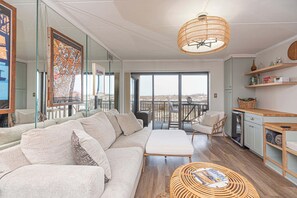 TV, offices - Direct Oceanfront Condo (Ocean City)