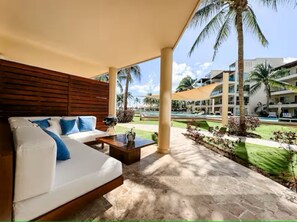 Terrace/patio - Luxury Poolfront 2BR Ocean View Beach Club (Playa del Carmen)
