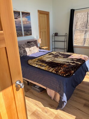 Room - Perfect Tiny House located in the Owen-Putnam State Forrest (Poland)