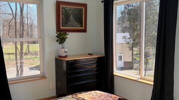 1 bedroom, bed sheets