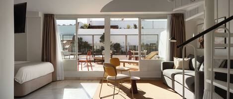 Two Bedroom Apt with rooftop terrace | Living area