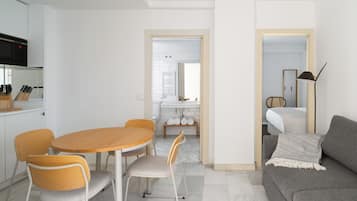 Two Bedroom Apt Wheelchair accessible | Oppholdsområde