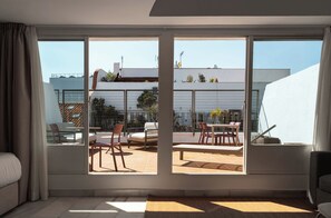 One-Bedroom Apt with rooftop terrace | Terrasse/patio