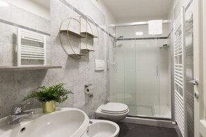 Shower, bidet, towels, shampoo - Red Door Dream App. 3 (Firenze)