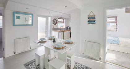 Host & Stay | Aurora Shore