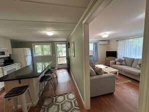 Smart TV - Driftwood Cottages - 65A - Whale (Eastham)