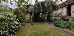 Property grounds - 👉 Artist’s residence – magical surroundings & unique charm (Preuilly-sur-Claise)