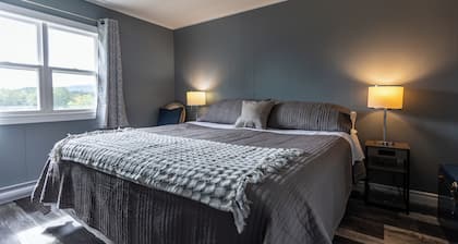 Cozy bungalow and peaceful retreat in the heart of the scenic Annapolis Valley!