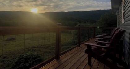 Cozy bungalow and peaceful retreat in the heart of the scenic Annapolis Valley!