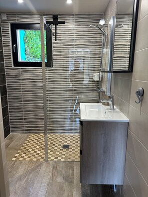 Shower, hair dryer, towels, soap - Cosy house "La Petite Cigogne" in Baie de Somme. (Boismont)