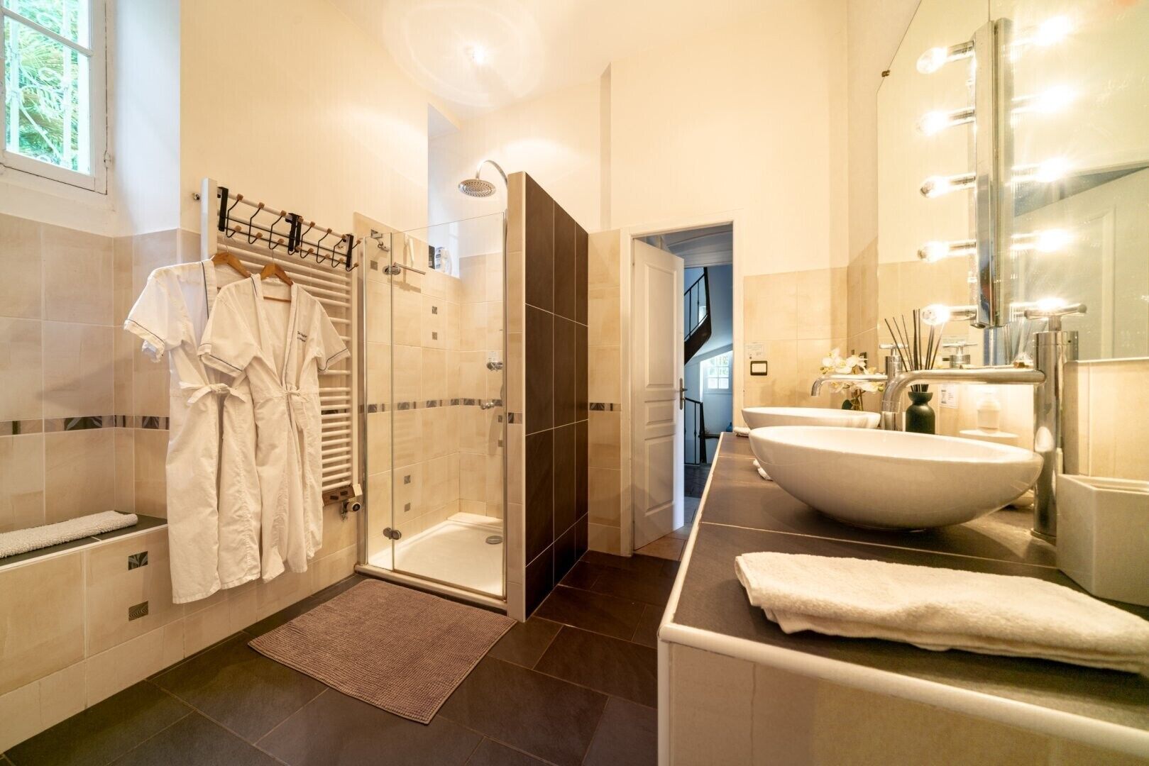 Shower, towels