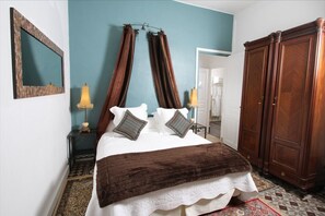 9 slaapkamers, een strijkplank/strijkijzer, wifi, beddengoed