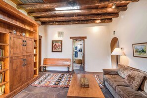 TV, fireplace, offices - Historic Adobe, Kiva Fireplace, Walk to Canyon Rd (Santa Fe)
