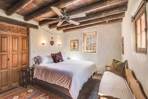 5 bedrooms, iron/ironing board, WiFi, bed sheets - Historic Adobe, Kiva Fireplace, Walk to Canyon Rd (Santa Fe)