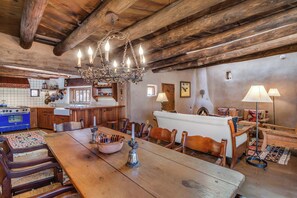 Dining - Historic Adobe, Kiva Fireplace, Walk to Canyon Rd (Santa Fe)