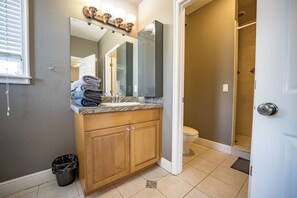 Hair dryer, towels, soap, toilet paper - Delaney Park Home Cozy Comfort Steps from Downtown (Orlando)