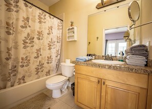 Hair dryer, towels, soap, toilet paper - Delaney Park Home Cozy Comfort Steps from Downtown (Orlando)