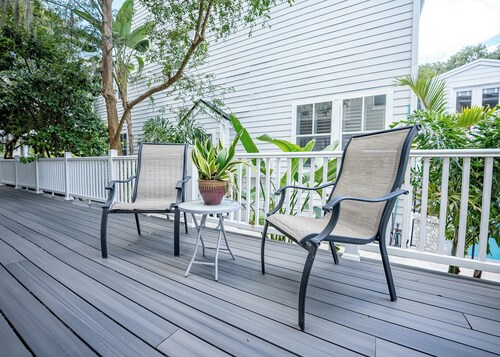 Delaney Park Home Cozy Comfort Steps from Downtown