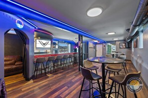 Bar (on property) - Event Lounge with Pool Table and Arcade (Lake Geneva)