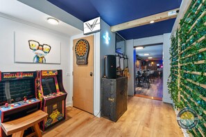 Games room - Event Lounge with Pool Table and Arcade (Lake Geneva)
