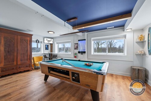 Event Lounge with Pool Table and Arcade