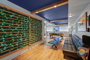Games room - Event Lounge with Pool Table and Arcade (Lake Geneva)