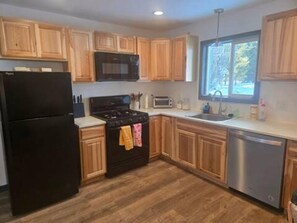 Private kitchen - Yaak River Retreat (Troy)