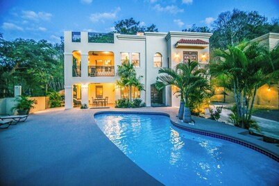 Spacious 3BR 3BA Home Private Pool Walk to Beach