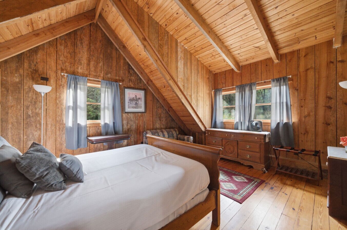 3 habitaciones, tabla de planchar con plancha, wifi y ropa de cama 