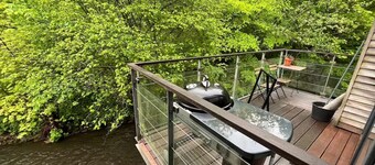 Modern apartment, balcony over Grejs Å, 5 min to Vejle center, free parking