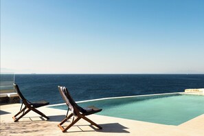 Pool - Clifftop Luxury Villa with Infinity Pool, Sea Views and Sunset views in Mykonos (Mykonos)