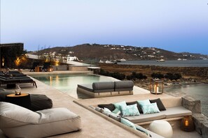 Pool - Clifftop Luxury Villa with Infinity Pool, Sea Views and Sunset views in Mykonos (Mykonos)