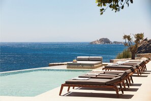 Pool - Clifftop Luxury Villa with Infinity Pool, Sea Views and Sunset views in Mykonos (Mykonos)