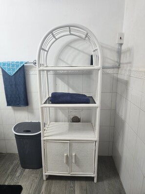 Interior - Beautiful 3-Bedroom Home with Pool in Signal Hill (Signal Hill)