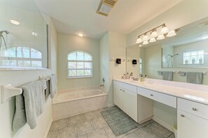 Bathroom - Marvelous Venice Tranquility Retreat - 3-bedroom house with private pool (Venice)