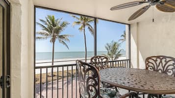 Condo (2 Bedrooms) | Property amenity
