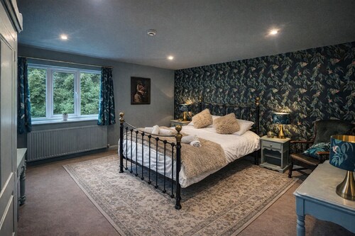 The Poachers Arms Hotel