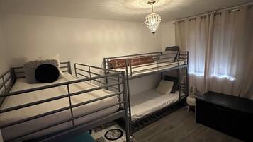 1 Schlafzimmer, Bügeleisen/Bügelbrett, Reisekinderbett, kostenloses WLAN