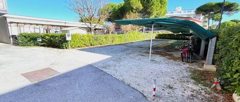 Apartment, 2 Bedrooms, Terrace, City View | Property grounds