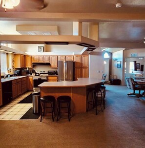Fridge, microwave, oven, stovetop - -41 Homestead far enough to get away close enough to go play! Pet friendly too! (Ellensburg)